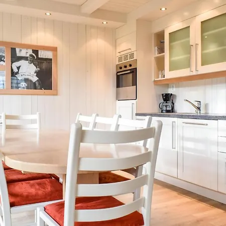 Nyaraló Beautiful In With 4 Bedrooms And Wifi
