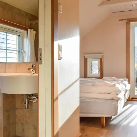 Beautiful In With 4 Bedrooms And Wifi *