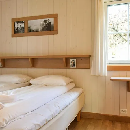 Nyaraló Beautiful In With 4 Bedrooms And Wifi Farsund