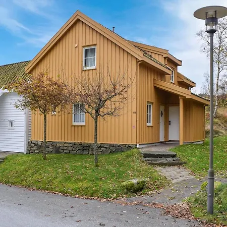 Beautiful In With 4 Bedrooms And Wifi